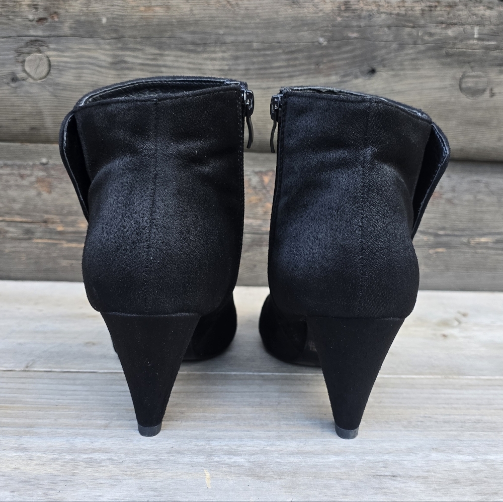 CL By Laundry Not Sorry Modern Minimalist Block Heel Comfort Bootie 9M - Picture 9 of 15